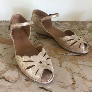 GentleSouls by Kenneth Cole Lily Moon Wedge Sandal